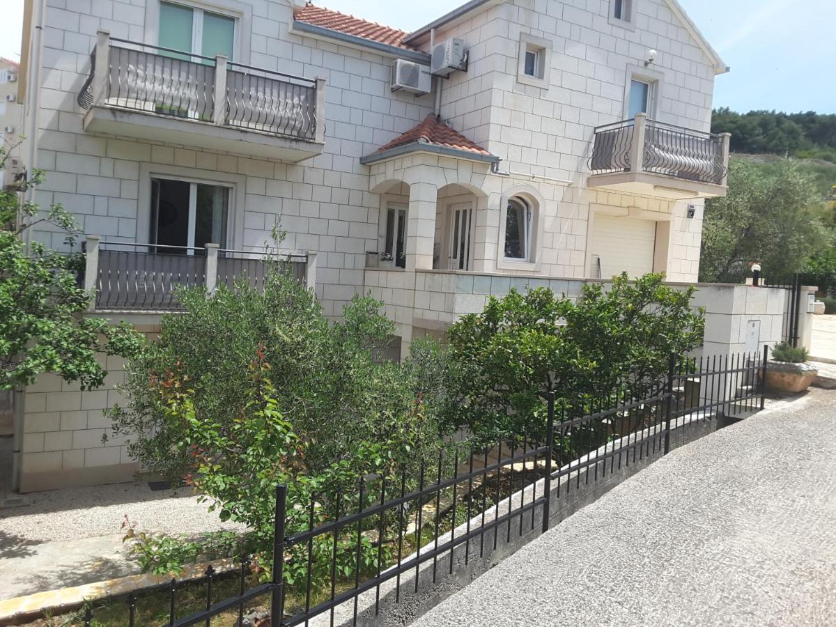 Apartments Nives Supetar Kültér fotó