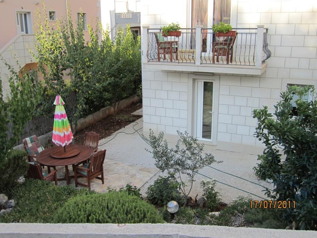 Apartments Nives Supetar Kültér fotó