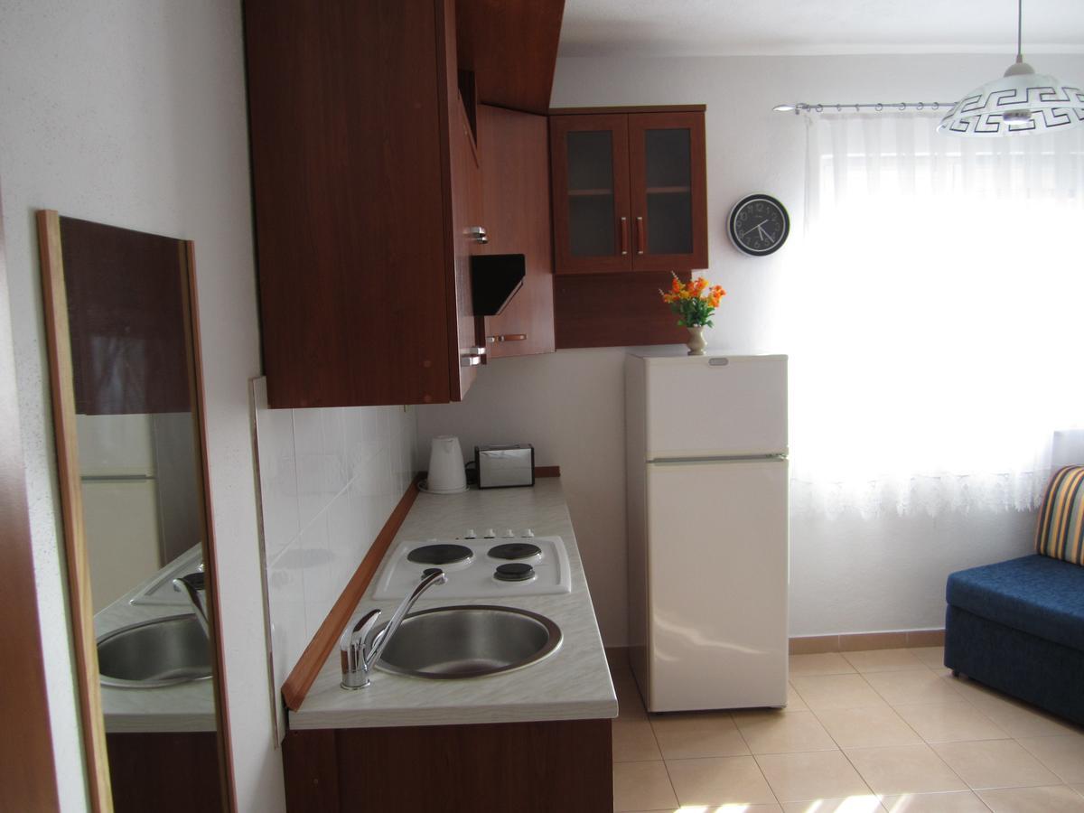 Apartments Nives Supetar Kültér fotó
