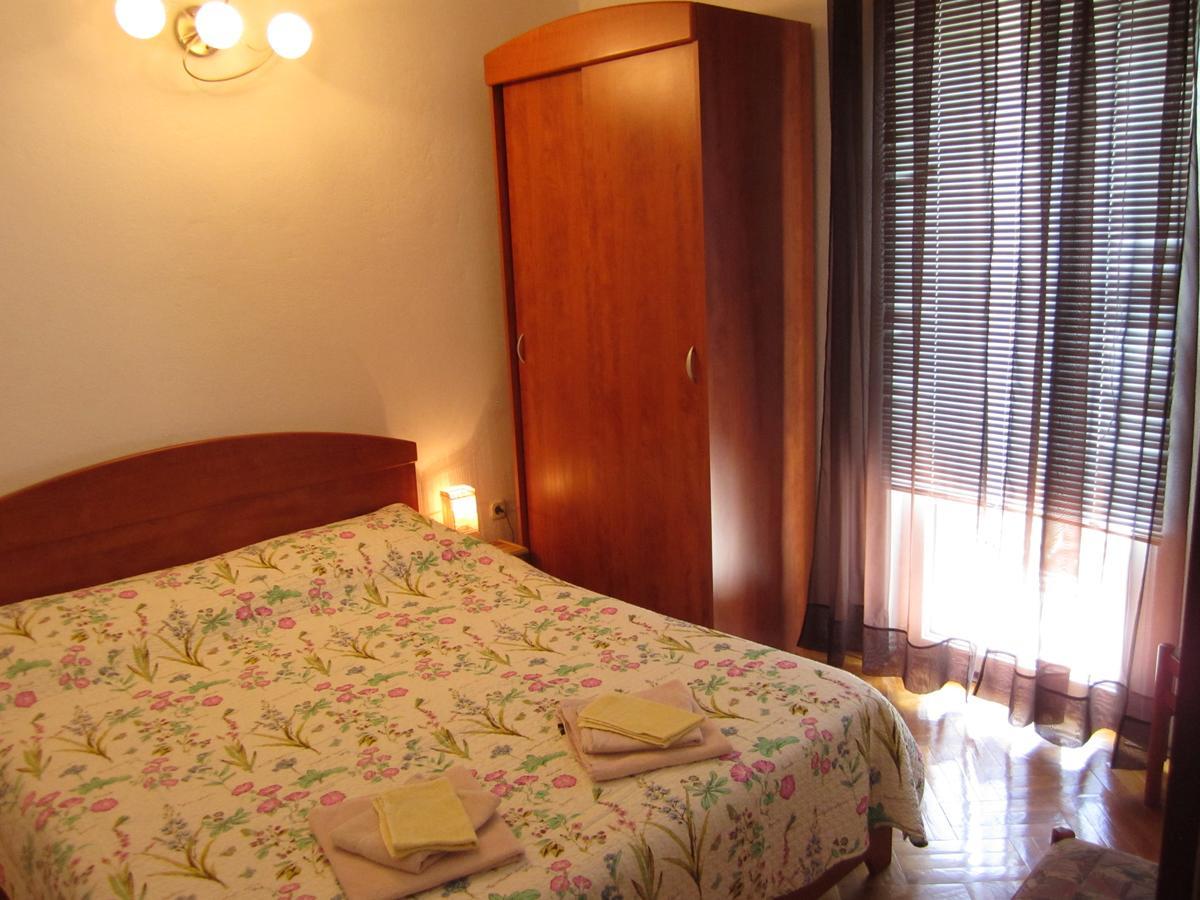 Apartments Nives Supetar Kültér fotó