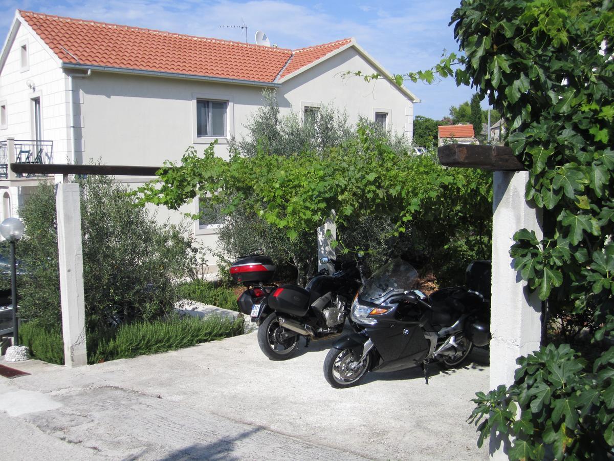 Apartments Nives Supetar Kültér fotó