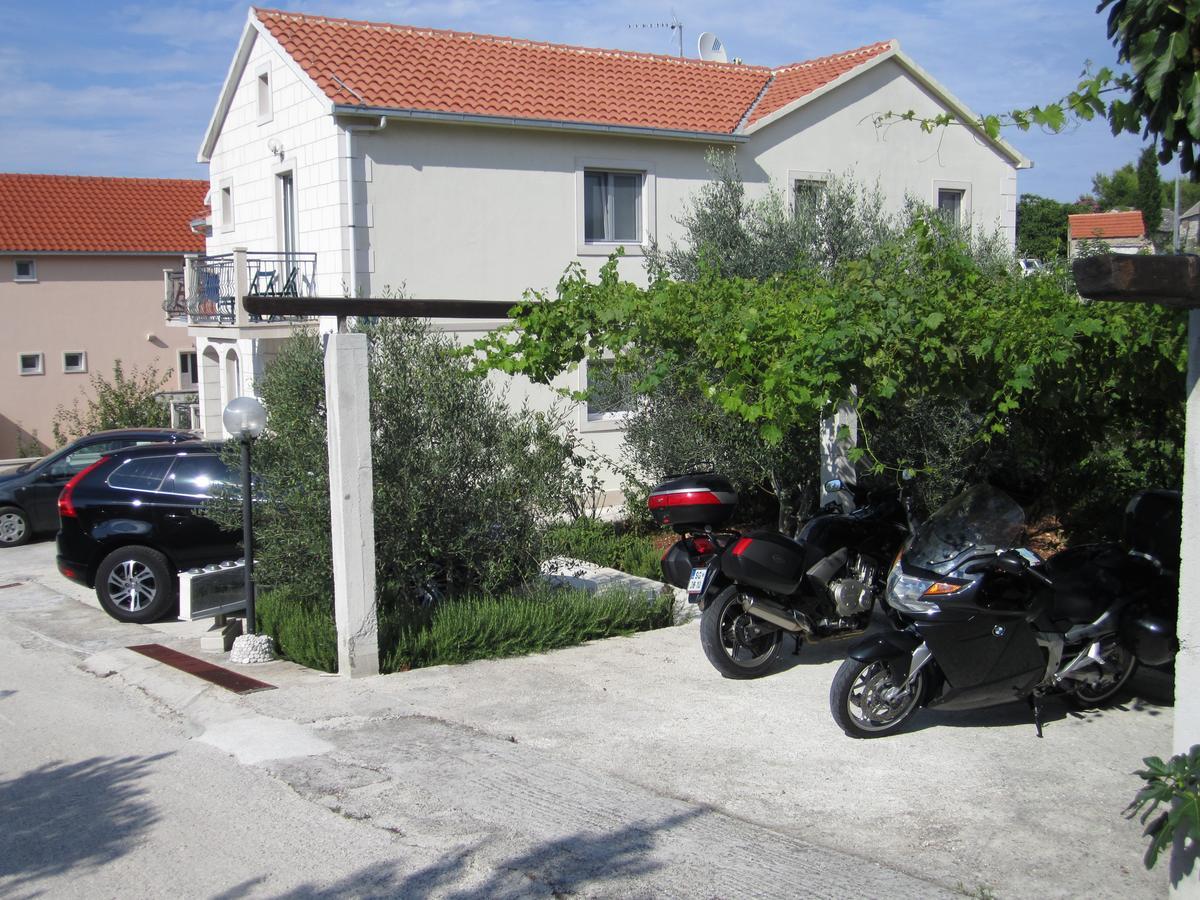 Apartments Nives Supetar Kültér fotó