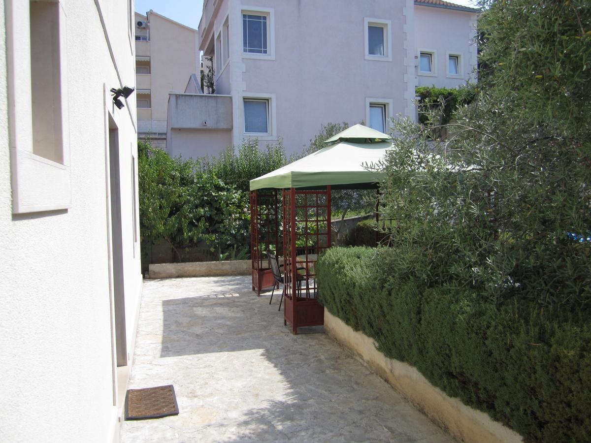 Apartments Nives Supetar Kültér fotó