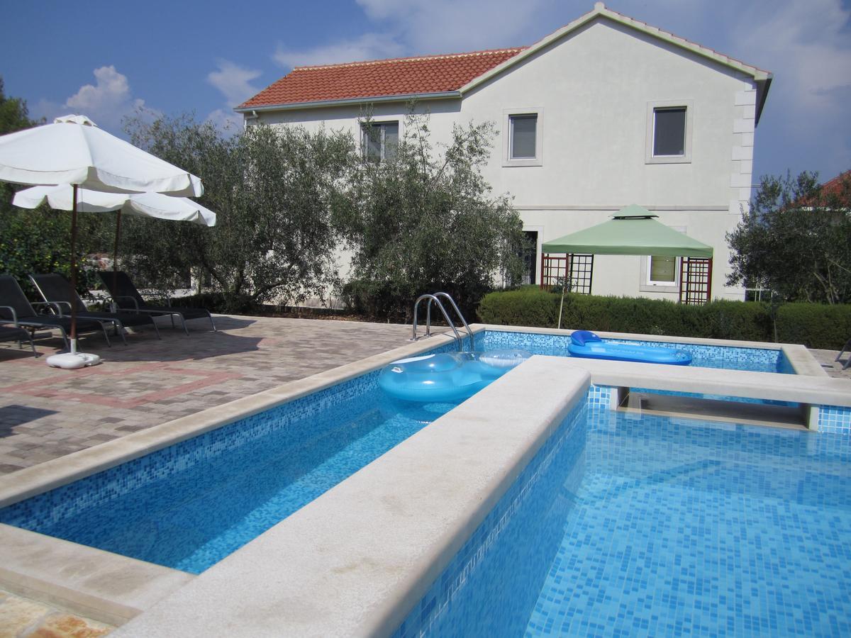 Apartments Nives Supetar Kültér fotó